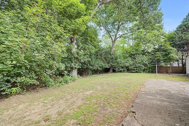 9 Moss Rd, Springfield, MA 01119