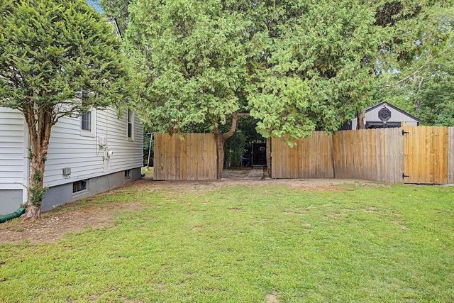 9 Moss Rd, Springfield, MA 01119