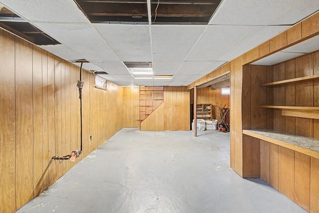 9 Moss Rd, Springfield, MA 01119