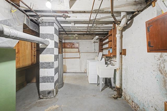 9 Moss Rd, Springfield, MA 01119