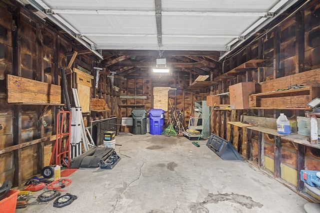 9 Moss Rd, Springfield, MA 01119
