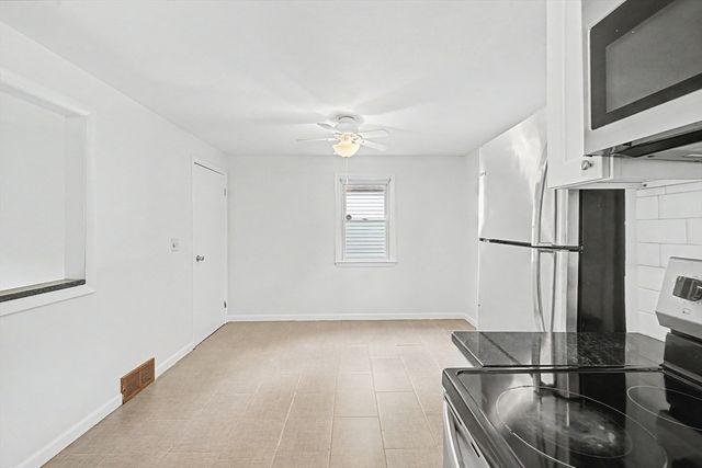 9 Moss Rd, Springfield, MA 01119