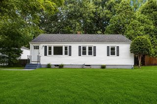 9 Moss Rd, Springfield, MA 01119
