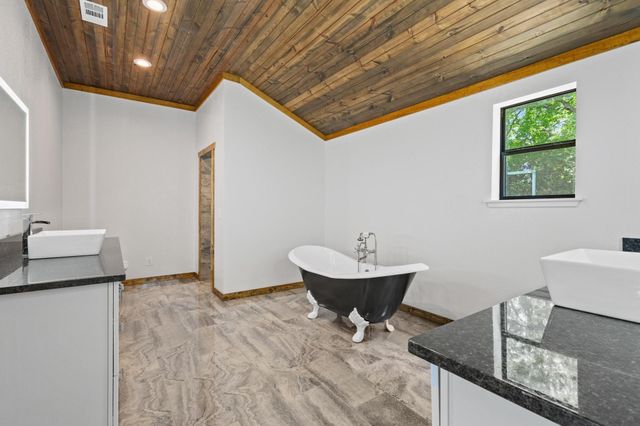 516 County Road 27450, Honey Grove, TX 75446