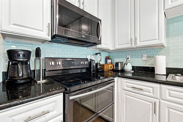 9801 MEADOW FIELD CIRCLE, Tampa, FL 33626