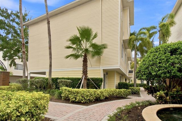 9801 MEADOW FIELD CIRCLE, Tampa, FL 33626