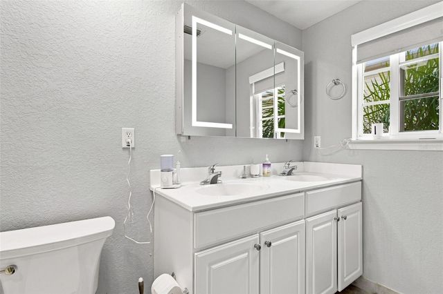 9801 MEADOW FIELD CIRCLE, Tampa, FL 33626