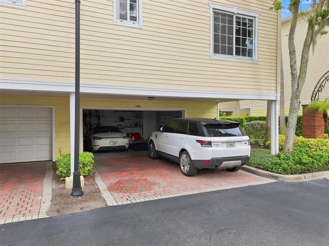 9801 MEADOW FIELD CIRCLE, Tampa, FL 33626