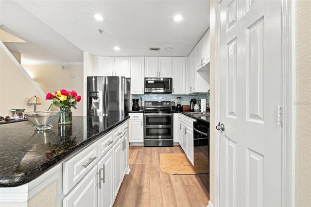 9801 MEADOW FIELD CIRCLE, Tampa, FL 33626