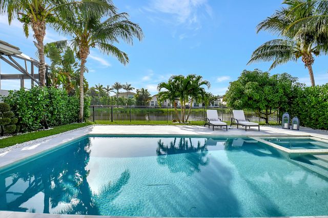 9766 Vitrail Lane, Delray Beach, FL 33446