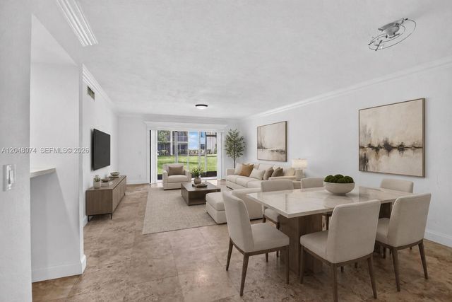 359 Lakeview Drive 102, Weston, FL 33326