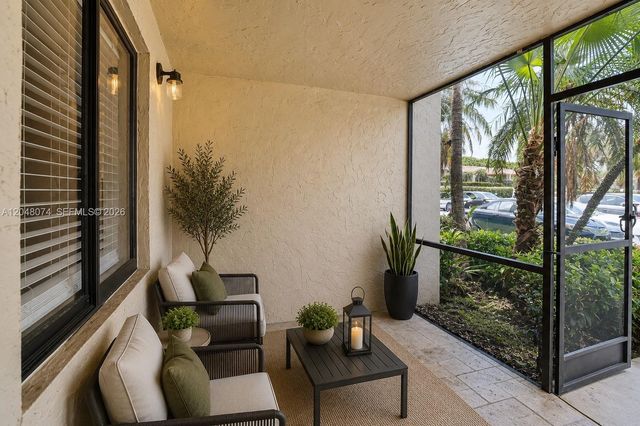 359 Lakeview Drive 102, Weston, FL 33326