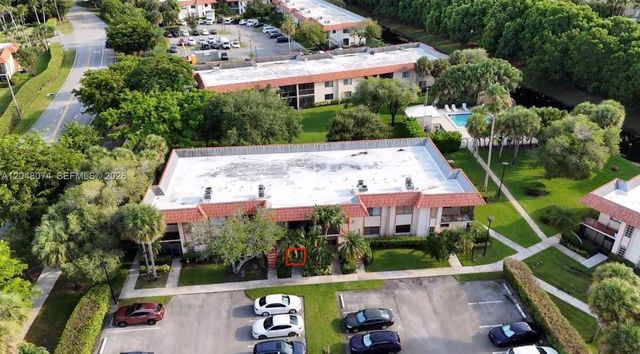 359 Lakeview Drive 102, Weston, FL 33326