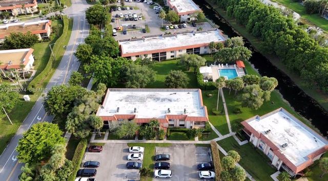359 Lakeview Drive 102, Weston, FL 33326
