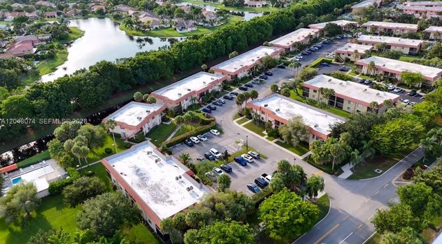 359 Lakeview Drive 102, Weston, FL 33326