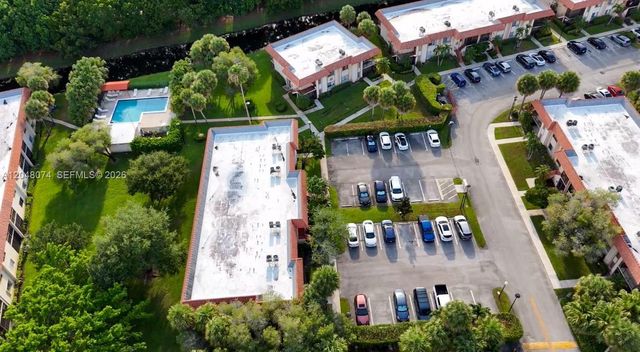359 Lakeview Drive 102, Weston, FL 33326