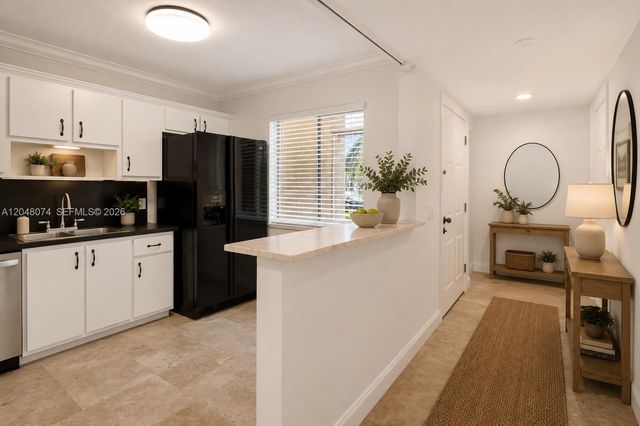 359 Lakeview Drive 102, Weston, FL 33326
