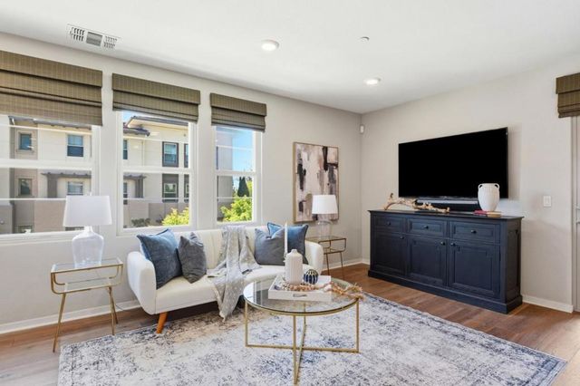 1057 Foxglove Place 203, San Jose, CA 95131