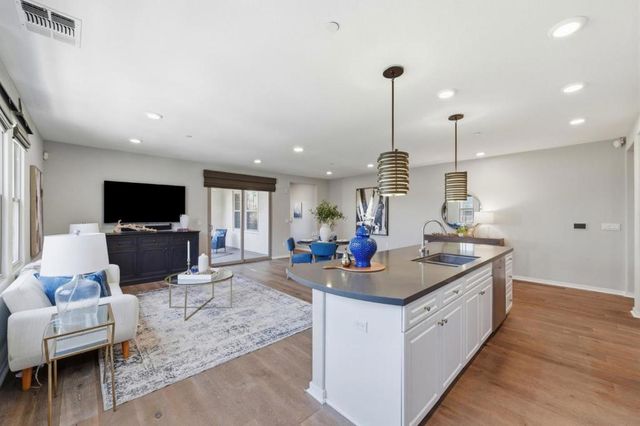 1057 Foxglove Place 203, San Jose, CA 95131