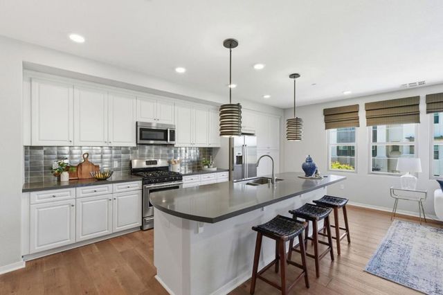 1057 Foxglove Place 203, San Jose, CA 95131