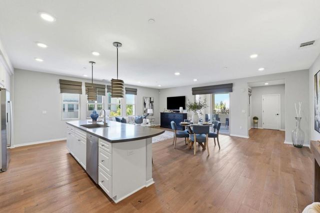 1057 Foxglove Place 203, San Jose, CA 95131