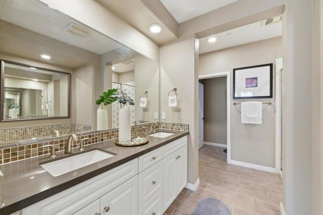 1057 Foxglove Place 203, San Jose, CA 95131