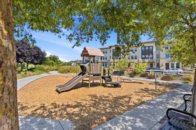 1057 Foxglove Place 203, San Jose, CA 95131