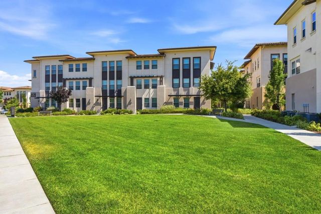 1057 Foxglove Place 203, San Jose, CA 95131