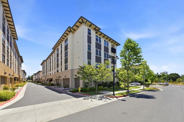 1057 Foxglove Place 203, San Jose, CA 95131