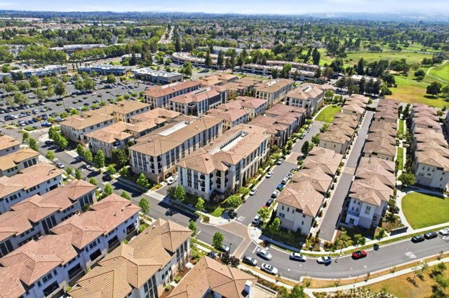 1057 Foxglove Place 203, San Jose, CA 95131