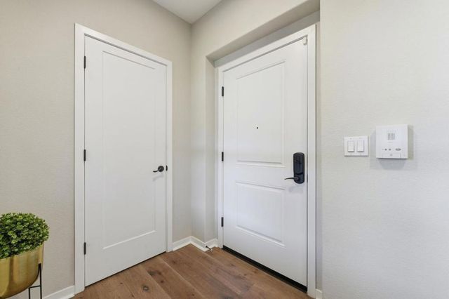 1057 Foxglove Place 203, San Jose, CA 95131