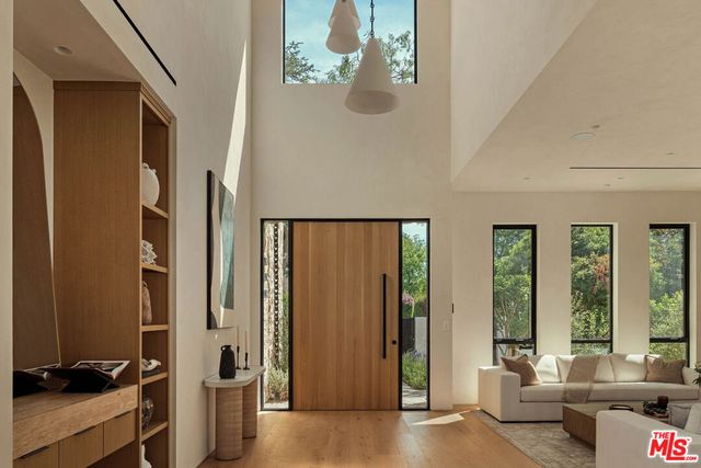 4447 Matilija Avenue, Sherman Oaks, CA 91423