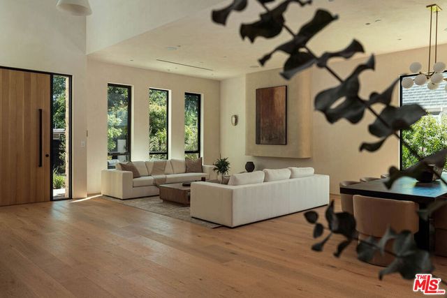 4447 Matilija Avenue, Sherman Oaks, CA 91423