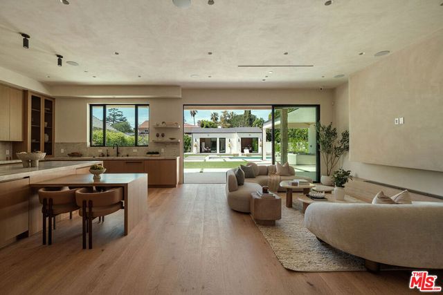 4447 Matilija Avenue, Sherman Oaks, CA 91423