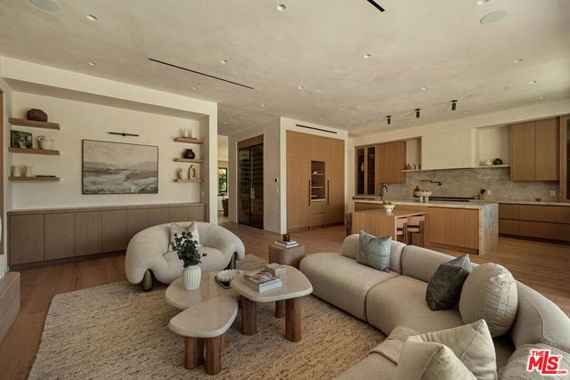 4447 Matilija Avenue, Sherman Oaks, CA 91423