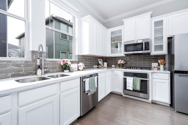 2022 Groveland Glen Drive, Houston, TX 77051