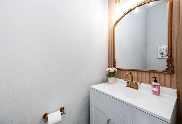 2022 Groveland Glen Drive, Houston, TX 77051