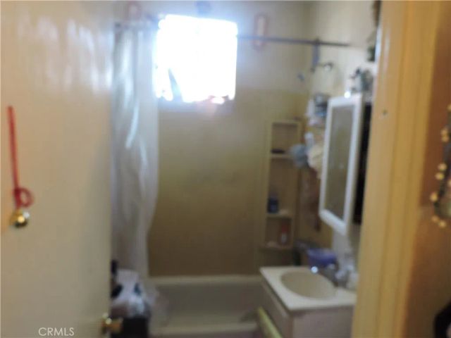 1350 E 43rd Street, Los Angeles, CA 90011