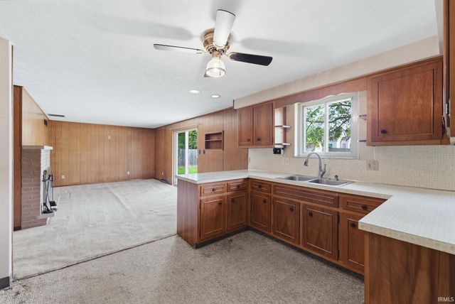 2710 Reed Road, Fort Wayne, IN 46815