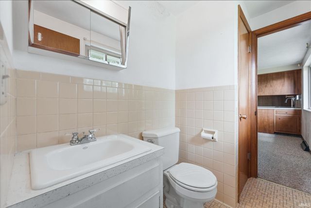 2710 Reed Road, Fort Wayne, IN 46815