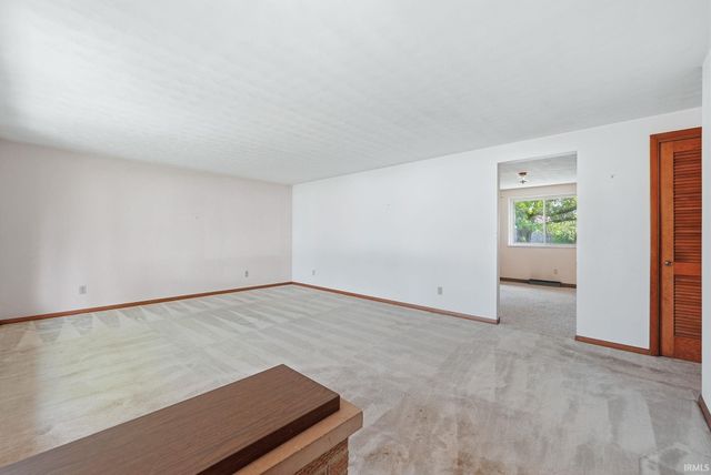 2710 Reed Road, Fort Wayne, IN 46815