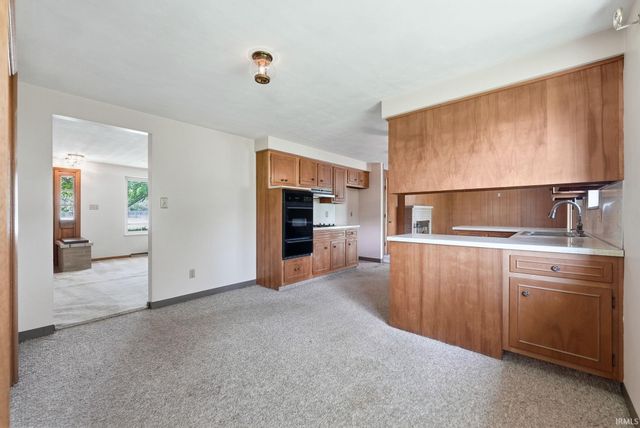 2710 Reed Road, Fort Wayne, IN 46815