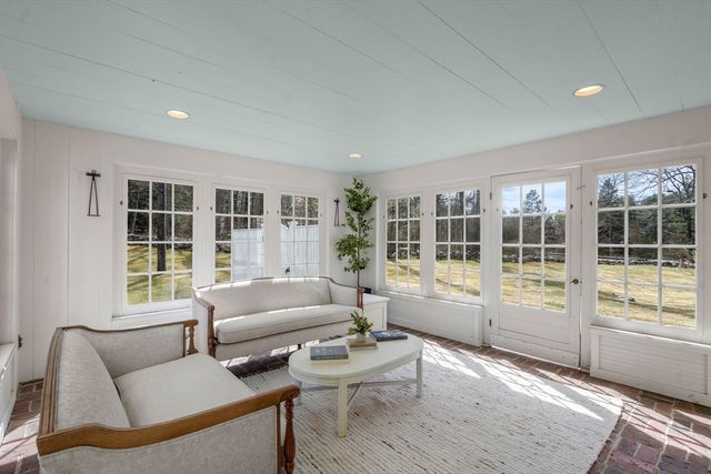 85 Strawberry Hill St, Dover, MA 02030