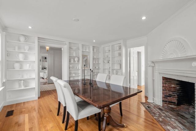 85 Strawberry Hill St, Dover, MA 02030