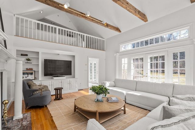 85 Strawberry Hill St, Dover, MA 02030