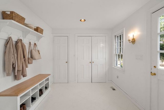 85 Strawberry Hill St, Dover, MA 02030