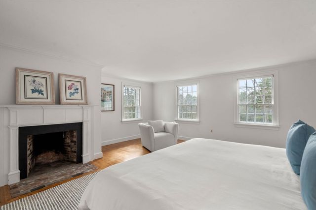 85 Strawberry Hill St, Dover, MA 02030