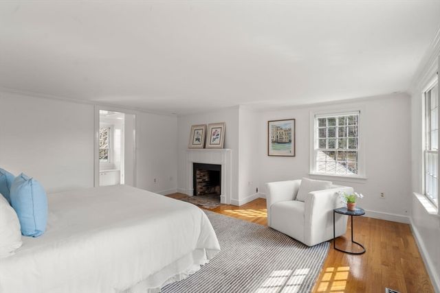 85 Strawberry Hill St, Dover, MA 02030