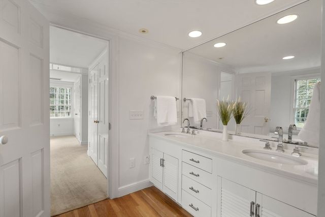 85 Strawberry Hill St, Dover, MA 02030