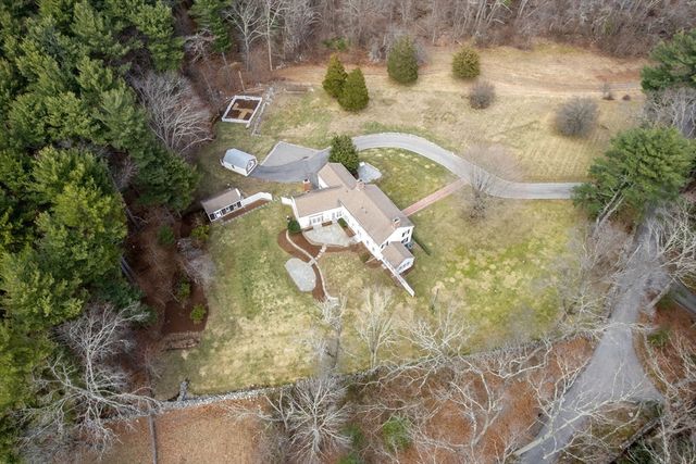 85 Strawberry Hill St, Dover, MA 02030